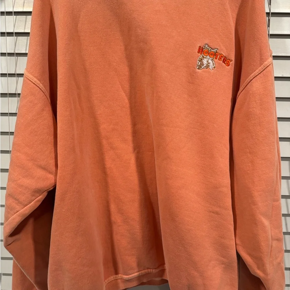 90s Vintage Hooters sweatshirt